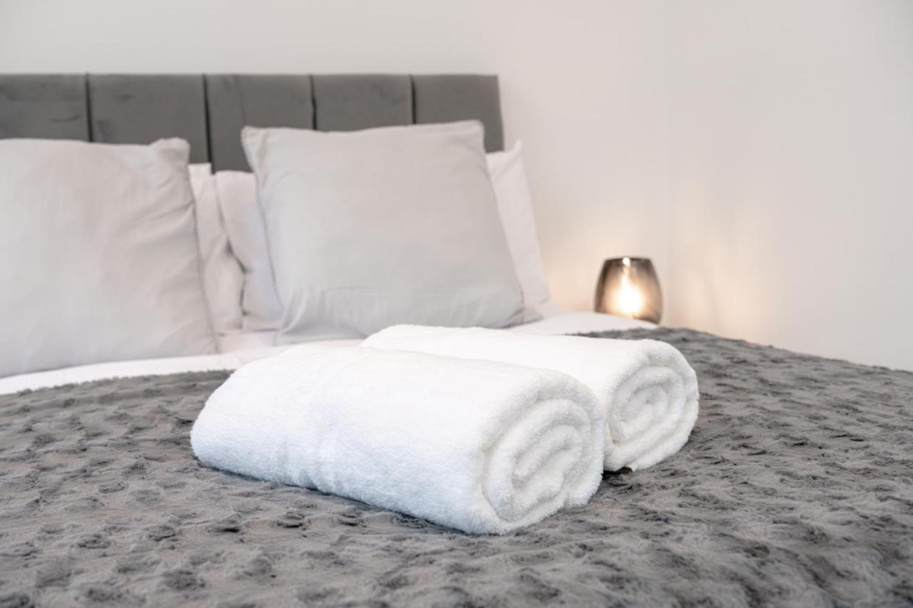Fantastic New, London Apartment 3 Bed 1 Bath & Parking Whetstone Экстерьер фото
