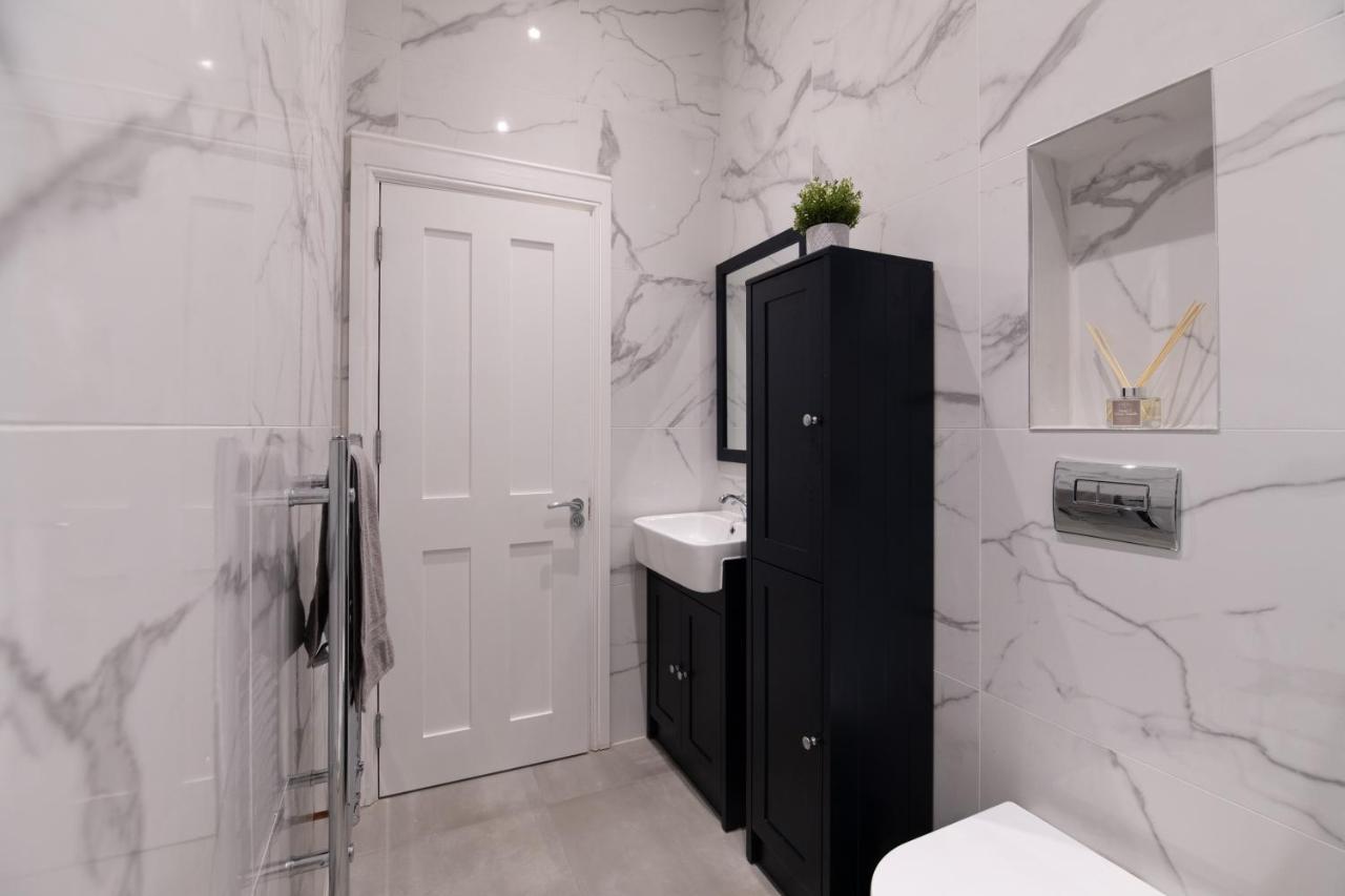 Fantastic New, London Apartment 3 Bed 1 Bath & Parking Whetstone Экстерьер фото