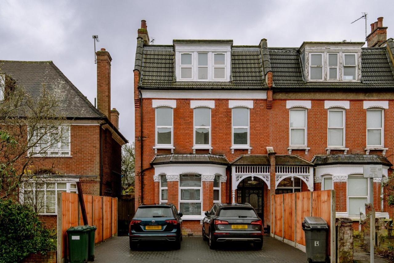 Fantastic New, London Apartment 3 Bed 1 Bath & Parking Whetstone Экстерьер фото