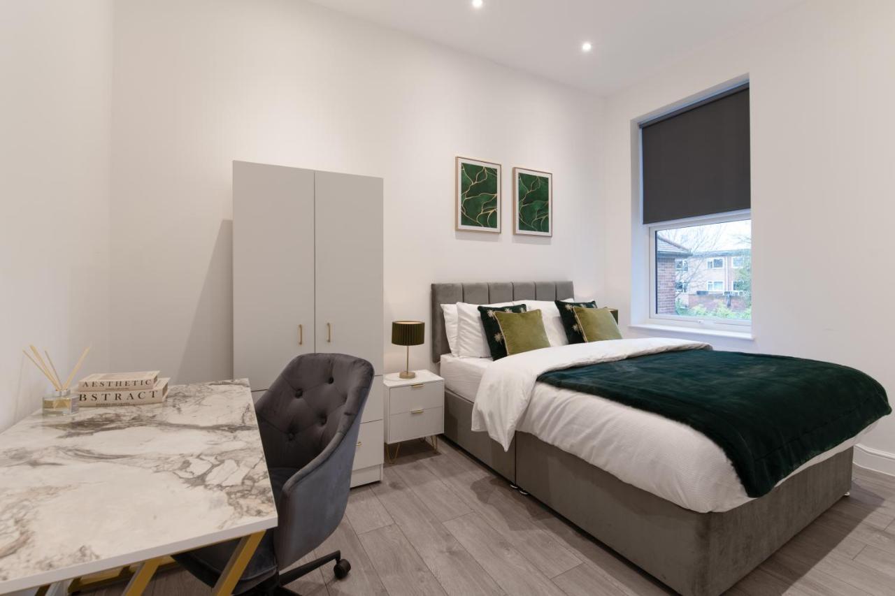 Fantastic New, London Apartment 3 Bed 1 Bath & Parking Whetstone Экстерьер фото