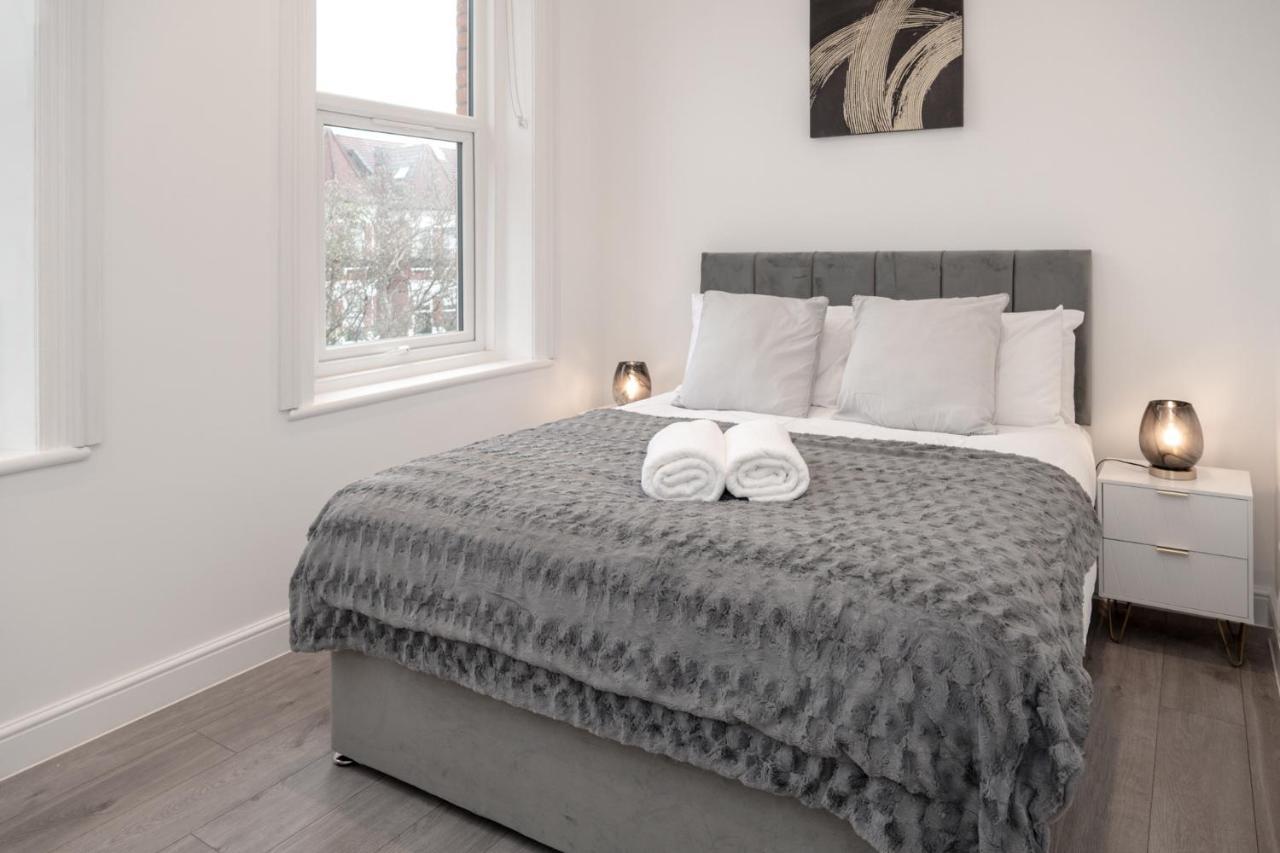 Fantastic New, London Apartment 3 Bed 1 Bath & Parking Whetstone Экстерьер фото