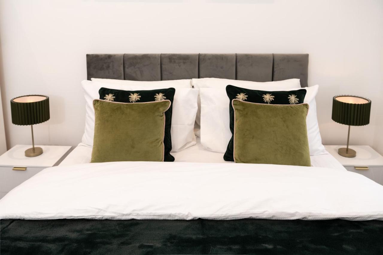 Fantastic New, London Apartment 3 Bed 1 Bath & Parking Whetstone Экстерьер фото