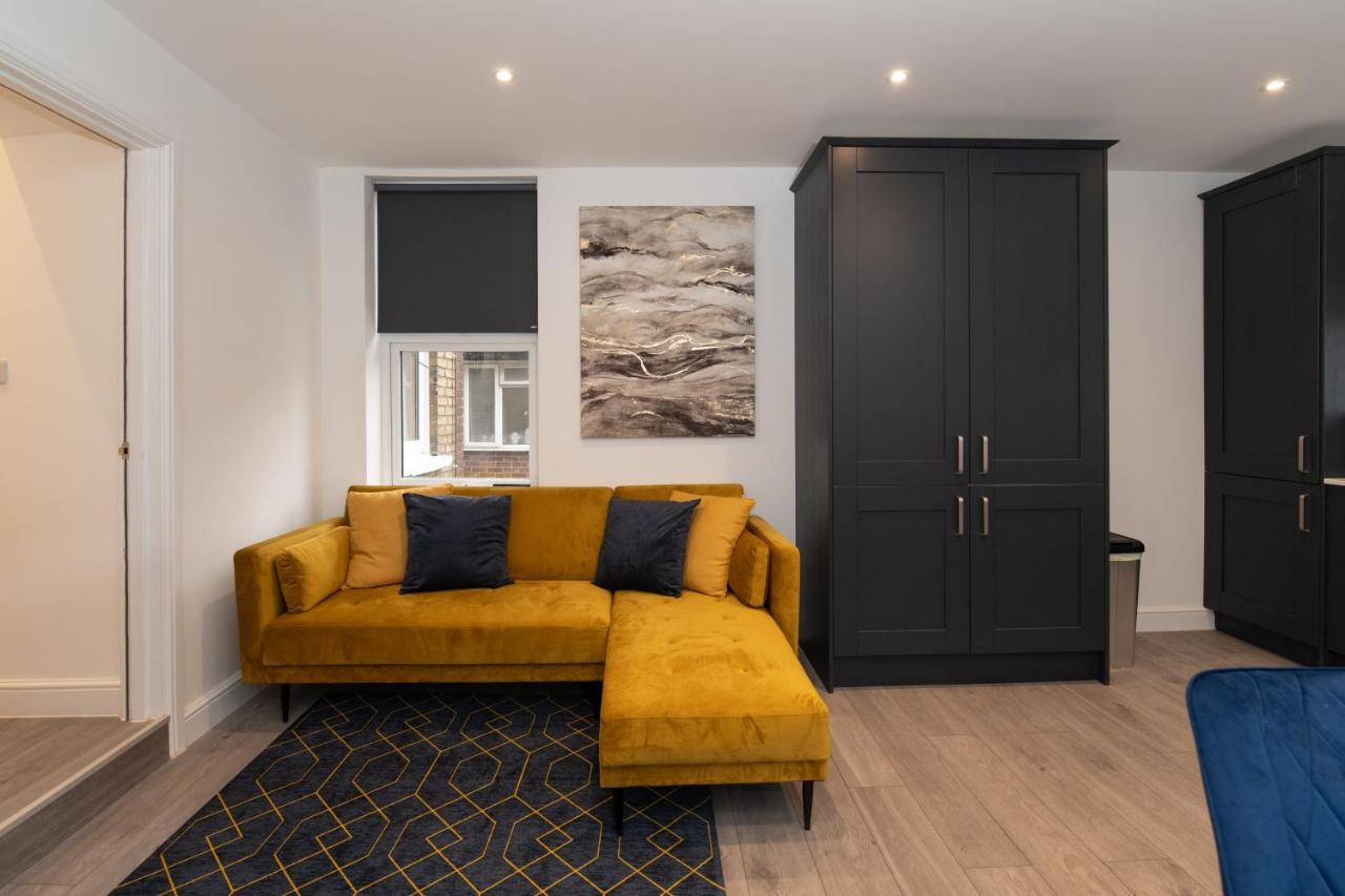 Fantastic New, London Apartment 3 Bed 1 Bath & Parking Whetstone Экстерьер фото
